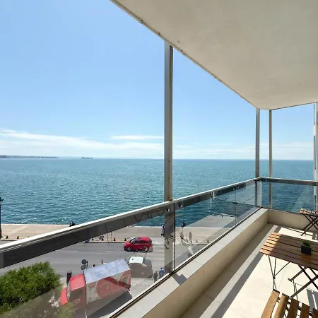 Luxury Sea View Retreat *