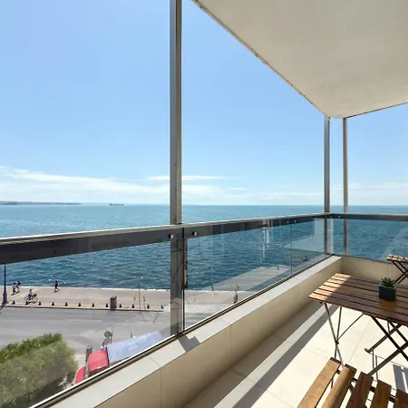 Luxury Sea View Retreat *