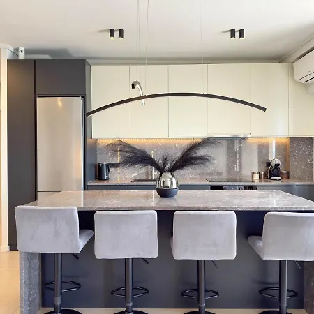 Luxury Sea View Retreat Apartment *